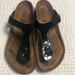 Black Patent Gizeh Birkenstock’s